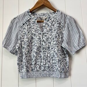 American Eagle Blue Floral Smocked Crop Top V Neck Short Sleeve Cotton Blend XS